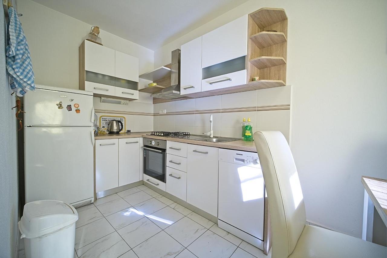 Apartment Renata Постира Экстерьер фото