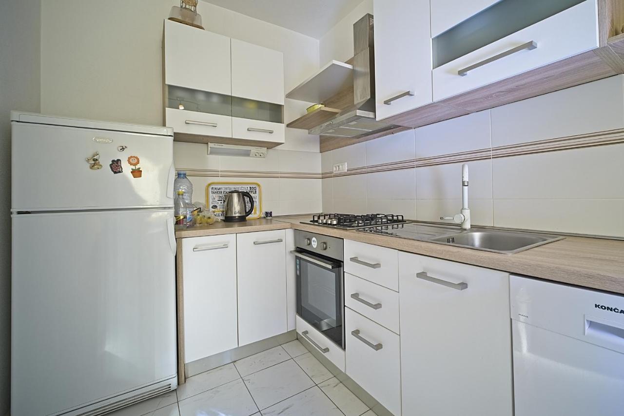 Apartment Renata Постира Экстерьер фото