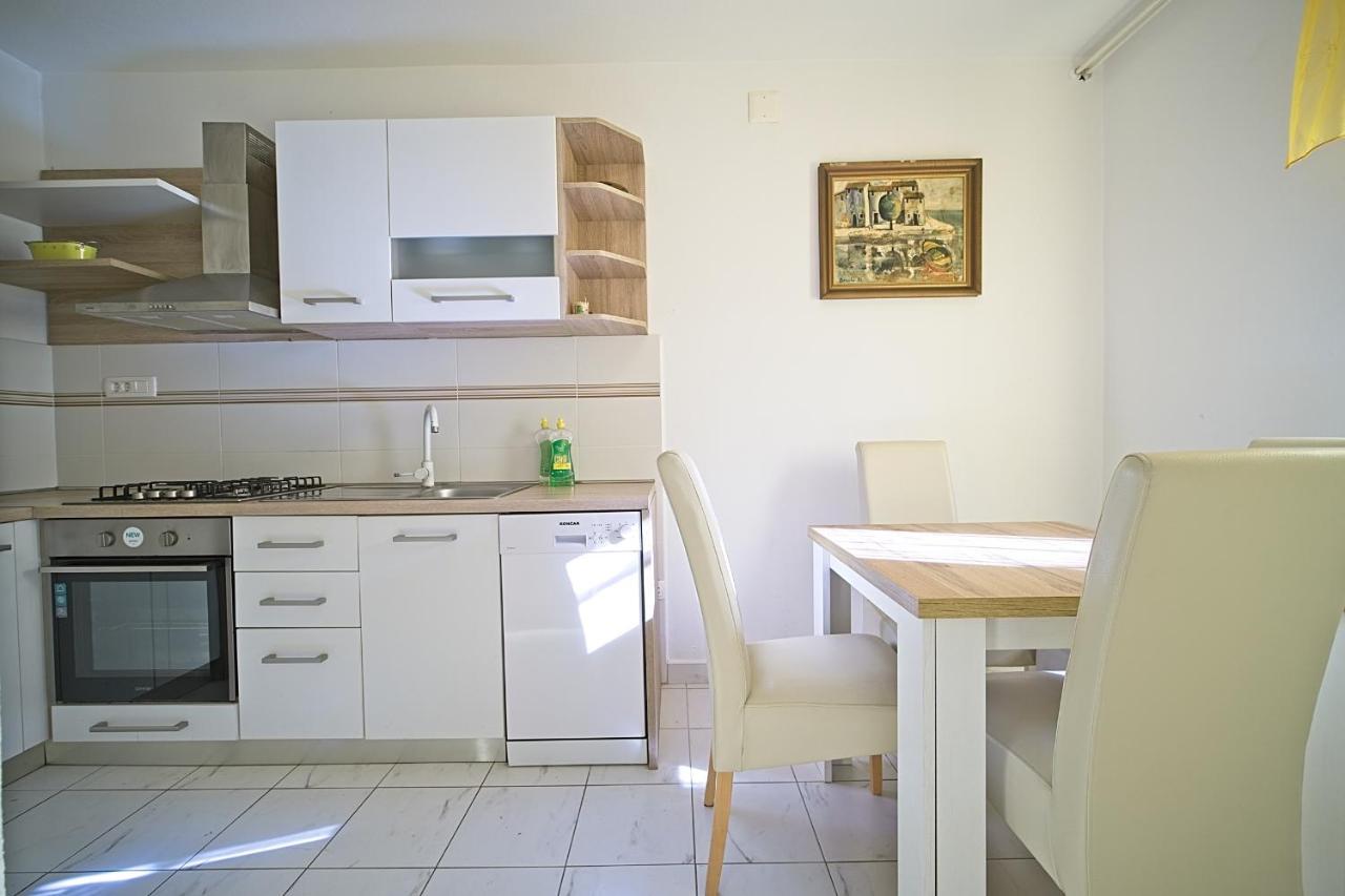 Apartment Renata Постира Экстерьер фото
